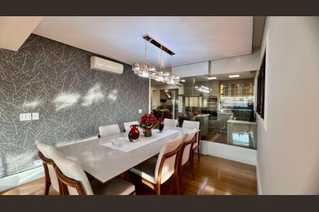Apartamento à venda com 230m², 4 quartos e 4 vagas Apartamento à venda com 230m², 4 quartos e 4 vagasSala de Jantar