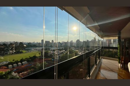 Apartamento à venda com 230m², 4 quartos e 4 vagas Apartamento à venda com 230m², 4 quartos e 4 vagasVista da Varanda