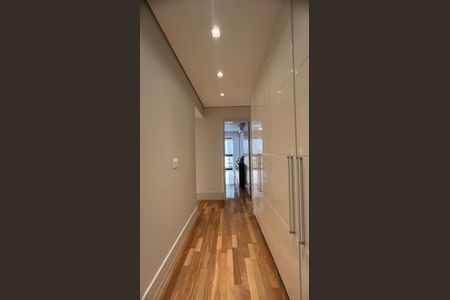 Apartamento à venda com 230m², 4 quartos e 4 vagas Apartamento à venda com 230m², 4 quartos e 4 vagasCorredor