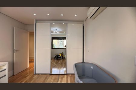 Apartamento à venda com 230m², 4 quartos e 4 vagas Apartamento à venda com 230m², 4 quartos e 4 vagasSuite 2