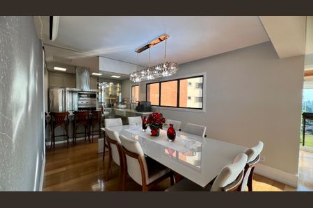 Apartamento à venda com 230m², 4 quartos e 4 vagas Apartamento à venda com 230m², 4 quartos e 4 vagasSala de Jantar