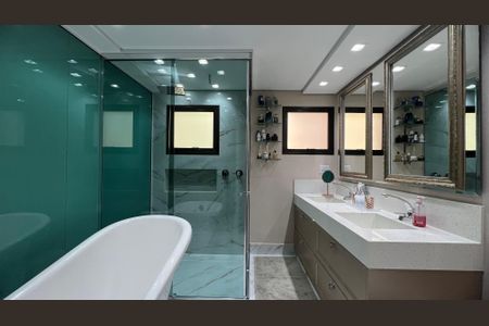 Apartamento à venda com 230m², 4 quartos e 4 vagas Apartamento à venda com 230m², 4 quartos e 4 vagasBanheiro da Suíte 4