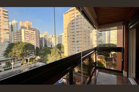 Apartamento à venda com 230m², 4 quartos e 4 vagas Apartamento à venda com 230m², 4 quartos e 4 vagasVaranda da suite