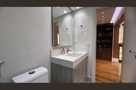 Apartamento à venda com 230m², 4 quartos e 4 vagas Apartamento à venda com 230m², 4 quartos e 4 vagasBanheiro da Suíte 3