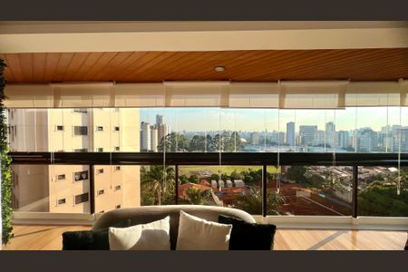 Apartamento à venda com 230m², 4 quartos e 4 vagas Apartamento à venda com 230m², 4 quartos e 4 vagasVista da Varanda