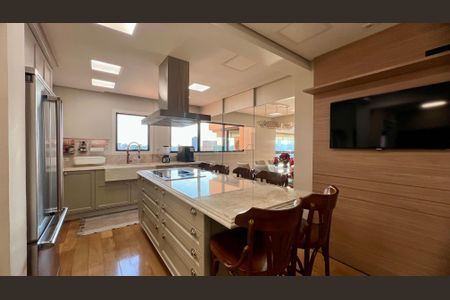 Apartamento à venda com 230m², 4 quartos e 4 vagas Apartamento à venda com 230m², 4 quartos e 4 vagasCozinha