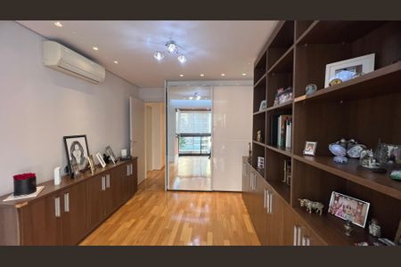 Apartamento à venda com 230m², 4 quartos e 4 vagas Apartamento à venda com 230m², 4 quartos e 4 vagasSuite 3