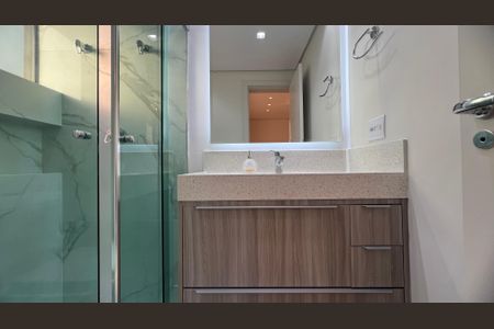 Apartamento à venda com 230m², 4 quartos e 4 vagas Apartamento à venda com 230m², 4 quartos e 4 vagasBanheiro da Suíte 1