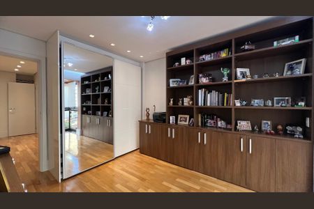 Apartamento à venda com 230m², 4 quartos e 4 vagas Apartamento à venda com 230m², 4 quartos e 4 vagasSuite 3