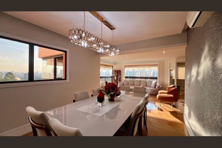 Apartamento à venda com 230m², 4 quartos e 4 vagas Apartamento à venda com 230m², 4 quartos e 4 vagasSala de Jantar