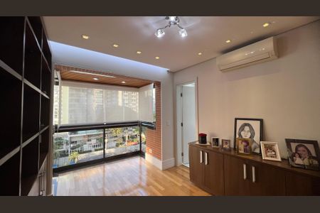 Apartamento à venda com 230m², 4 quartos e 4 vagas Apartamento à venda com 230m², 4 quartos e 4 vagasSuite 3