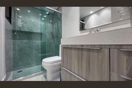 Apartamento à venda com 230m², 4 quartos e 4 vagas Apartamento à venda com 230m², 4 quartos e 4 vagasBanheiro da Suíte 3