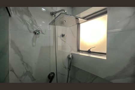 Apartamento à venda com 230m², 4 quartos e 4 vagas Apartamento à venda com 230m², 4 quartos e 4 vagasBanheiro da Suíte 2