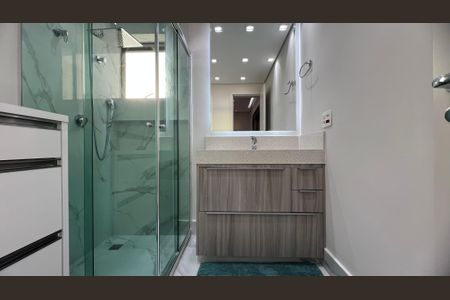 Apartamento à venda com 230m², 4 quartos e 4 vagas Apartamento à venda com 230m², 4 quartos e 4 vagasBanheiro da Suíte 2