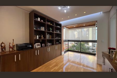 Apartamento à venda com 230m², 4 quartos e 4 vagas Apartamento à venda com 230m², 4 quartos e 4 vagasSuite 3