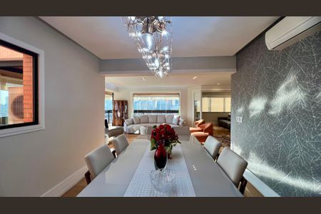Apartamento à venda com 230m², 4 quartos e 4 vagas Apartamento à venda com 230m², 4 quartos e 4 vagasSala de Jantar
