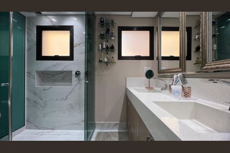 Apartamento à venda com 230m², 4 quartos e 4 vagas Apartamento à venda com 230m², 4 quartos e 4 vagasBanheiro da Suíte 4