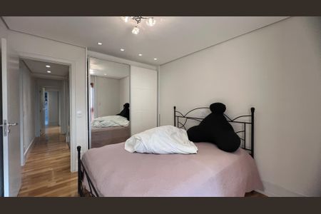 Apartamento à venda com 230m², 4 quartos e 4 vagas Apartamento à venda com 230m², 4 quartos e 4 vagasSuite 1