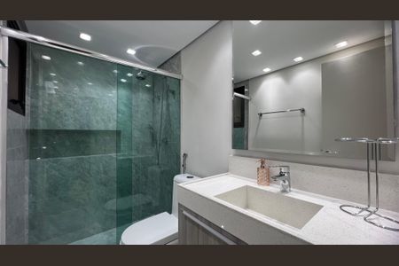 Apartamento à venda com 230m², 4 quartos e 4 vagas Apartamento à venda com 230m², 4 quartos e 4 vagasBanheiro da Suíte 3