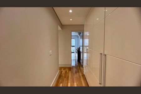 Apartamento à venda com 230m², 4 quartos e 4 vagas Apartamento à venda com 230m², 4 quartos e 4 vagasCorredor