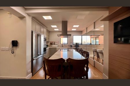 Apartamento à venda com 230m², 4 quartos e 4 vagas Apartamento à venda com 230m², 4 quartos e 4 vagasCozinha