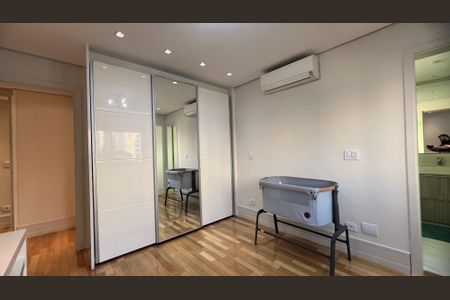 Apartamento à venda com 230m², 4 quartos e 4 vagas Apartamento à venda com 230m², 4 quartos e 4 vagasSuite 2