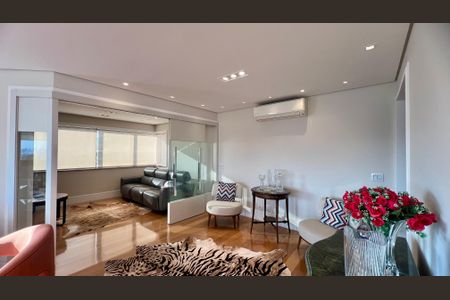 Apartamento à venda com 230m², 4 quartos e 4 vagas Apartamento à venda com 230m², 4 quartos e 4 vagasSala