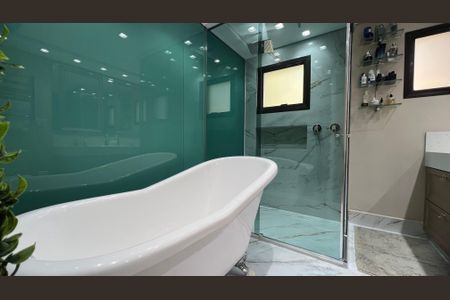 Apartamento à venda com 230m², 4 quartos e 4 vagas Apartamento à venda com 230m², 4 quartos e 4 vagasBanheiro da Suíte 4