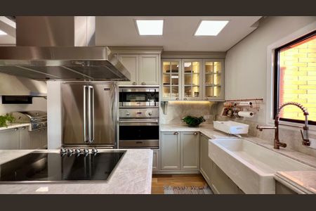 Apartamento à venda com 230m², 4 quartos e 4 vagas Apartamento à venda com 230m², 4 quartos e 4 vagasCozinha