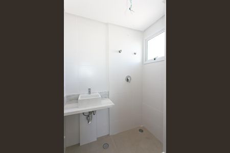 Apartamento à venda com 80m², 2 quartos e 2 vagasBanheiro da Suíte 1