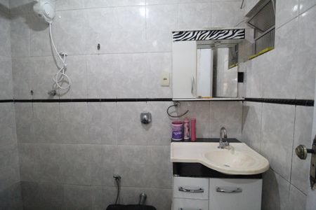 Casa à venda com 180m², 2 quartos e 1 vagaÁrea de serviço - Banheiro