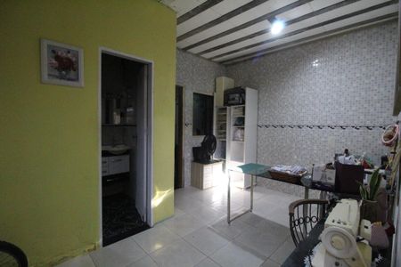 Casa à venda com 180m², 2 quartos e 1 vagaÁrea de serviço - Quarto