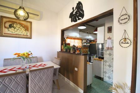 Casa à venda com 180m², 2 quartos e 1 vagaSala de jantar