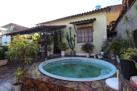 Casa à venda com 180m², 2 quartos e 1 vagaQuintal - Piscina