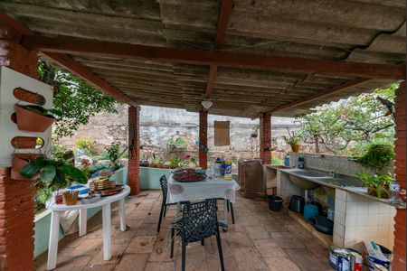 Casa à venda com 360m², 3 quartos e 4 vagasÁrea de Serviço 2