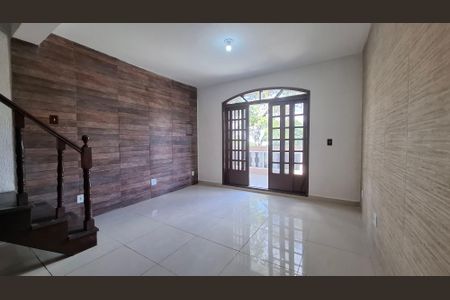 Casa para alugar com 180m², 3 quartos e 2 vagasSala