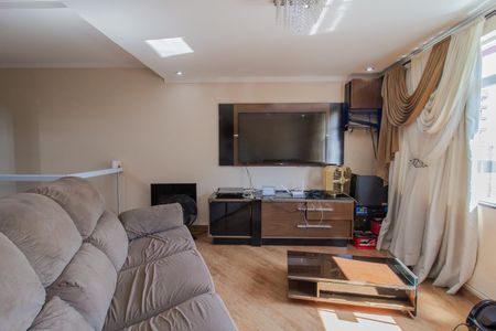 Casa para alugar com 200m², 2 quartos e 2 vagasSala