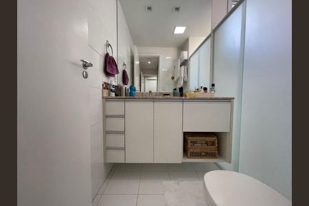 Apartamento à venda com 89m², 2 quartos e 2 vagasBanheiro da Suíte