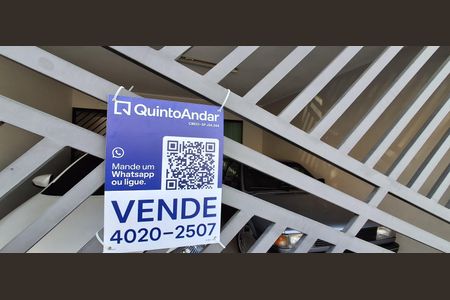 Casa à venda com 225m², 4 quartos e 2 vagas Casa à venda com 225m², 4 quartos e 2 vagasFachada e placa