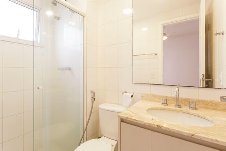 Apartamento à venda com 57m², 2 quartos e 1 vaga Apartamento à venda com 57m², 2 quartos e 1 vagaBanheiro da Suíte 1