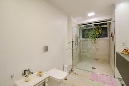 Apartamento à venda com 270m², 4 quartos e 1 vaga Apartamento à venda com 270m², 4 quartos e 1 vagaBanheiro da Suíte 2