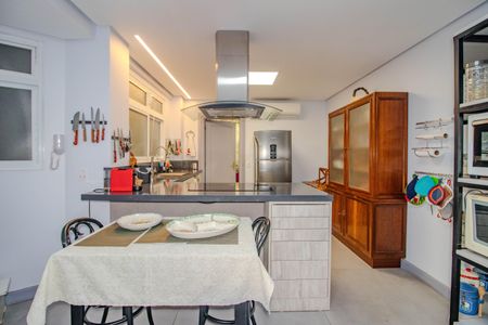 Apartamento à venda com 270m², 4 quartos e 1 vaga Apartamento à venda com 270m², 4 quartos e 1 vagaCozinha