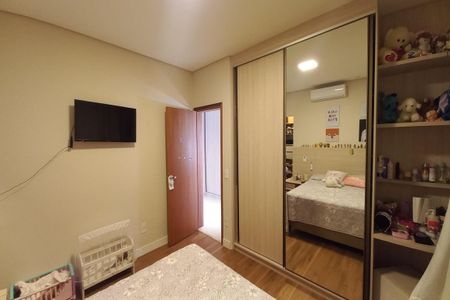 Casa de condomínio à venda com 271m², 3 quartos e 4 vagasSuíte 3