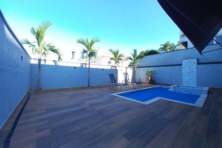Casa de condomínio à venda com 271m², 3 quartos e 4 vagasÁrea comum - Piscina
