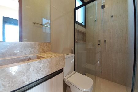 Casa de condomínio à venda com 271m², 3 quartos e 4 vagasBanheiro da Suíte 2