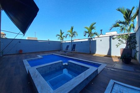 Casa de condomínio à venda com 271m², 3 quartos e 4 vagasÁrea comum - Piscina