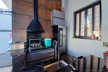 Casa de condomínio à venda com 271m², 3 quartos e 4 vagasÁrea comum - Churrasqueira