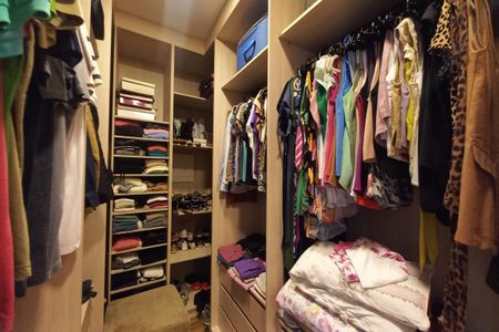 Casa de condomínio à venda com 271m², 3 quartos e 4 vagasCloset da suíte