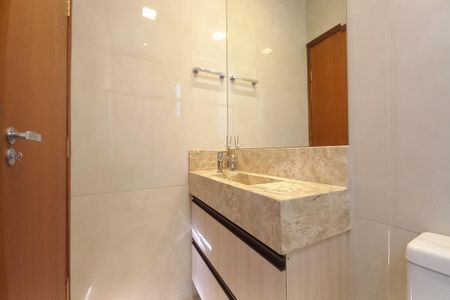 Casa de condomínio à venda com 271m², 3 quartos e 4 vagasBanheiro da Suíte 2