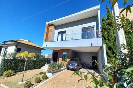 Casa de condomínio à venda com 271m², 3 quartos e 4 vagasFachada 